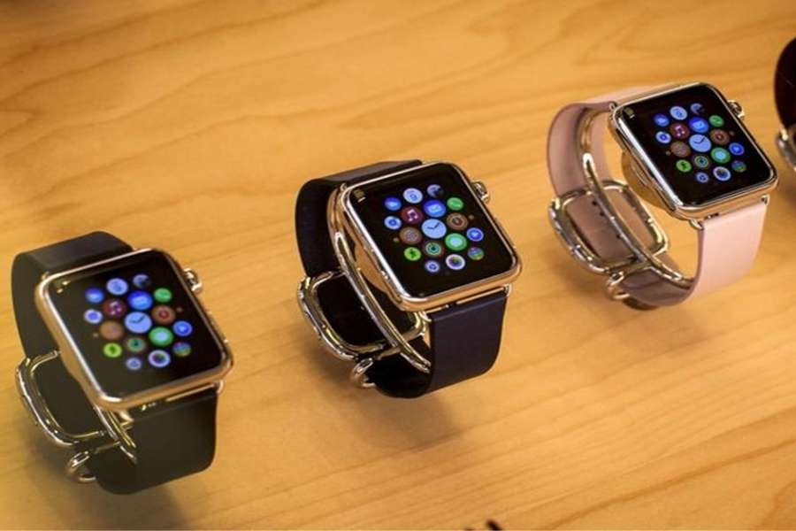 দামের নিরিখে মধ্যবিত্তের কাছে অনেক সময়েই নাগালের বাইরে স্মার্ট ওয়াচ। এ দিকে পুজোর ফ্যাশনেও চাই এই ঘড়ি। চিন্তা নেই, বাজারে ২০০০ টাকার কমেও এ বার পাওয়া যাবে স্মার্ট ওয়াচ। সঙ্গে আকর্ষণীয় ফিচার।