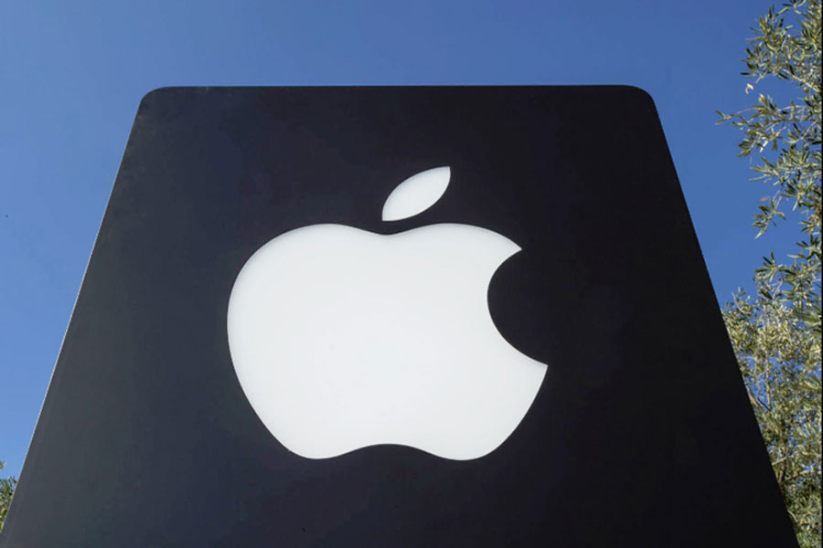 গ্রাহককে এই পরিষেবা দেওয়া আমেরিকার সিলিকন ভ্যালির কোম্পানিটির ব্যবসায়িক নীতি, যা বদলানো তাঁর মতো আঞ্চলিক কর্তার পক্ষে অসম্ভব।