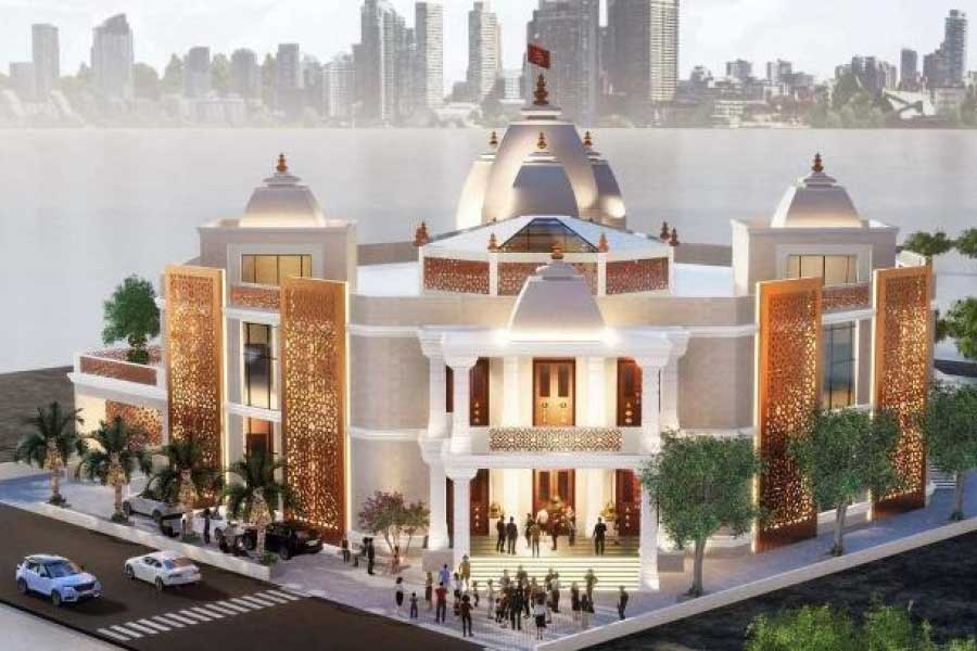 পুজো দেওয়ার পাশাপাশি এই মন্দিরে আলাদা ভাবে শেখানো হয় ভরতনাট্যম এবং গীতা পাঠ।