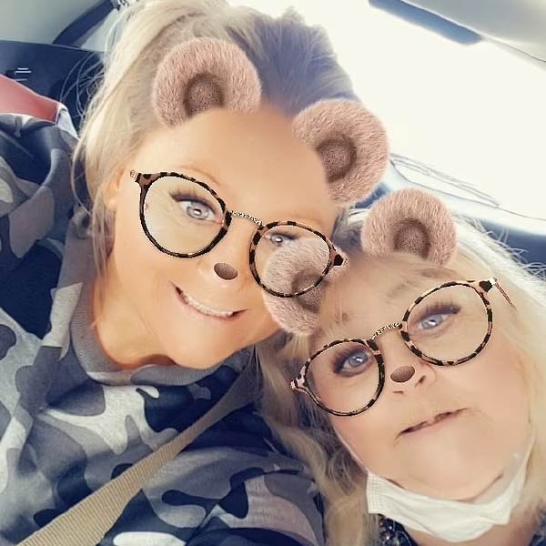 ব্রিটিশ সংবাদমাধ্যমে কেলি জানিয়েছেন, ওই কার্ডে লেখা ছিল ৭, ১৭ এবং ৩৭— এই নম্বরগুলি। প্রতি বার লটারির মেশিনে এই নম্বর নিয়ে খেলতেন তাঁর মা।  