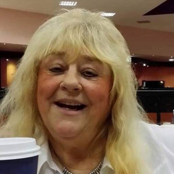 তবে শনিবার টেলিভিশনে লাকি ড্রয়ের ফলাফল দেখে চমকে যান। মায়ের লেখা ওই নম্বরেই তিনি জিতেছেন ১,৬০০ পাউন্ড। ভারতীয় মুদ্রায় যা প্রায় দেড় লক্ষ টাকা।