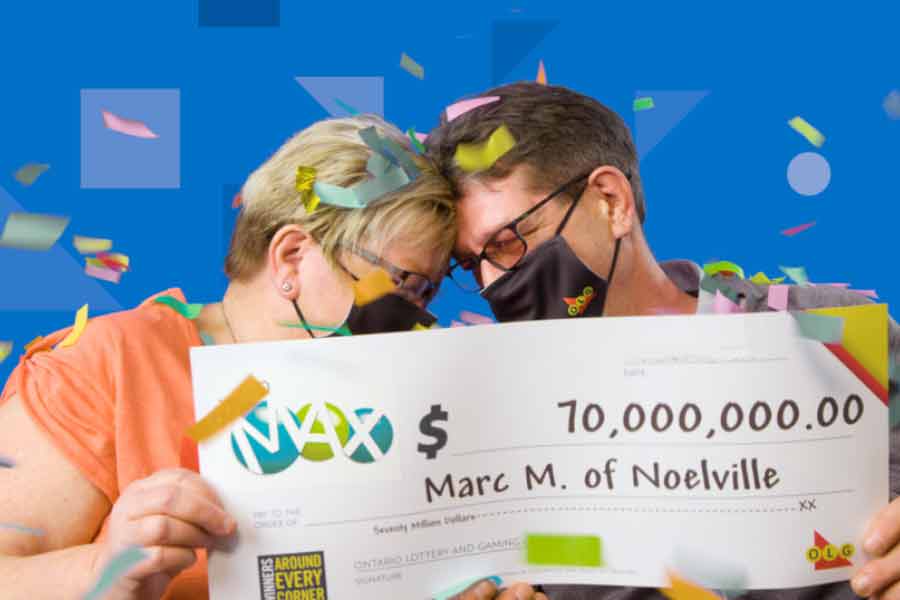 সংবাদমাধ্যমের কাছে কেলি জানিয়েছেন, লটারি জেতার আনন্দে রেডিয়ো খুলতেই আরও এক বার হতবাক হয়ে গিয়েছিলেন তিনি। রেডিয়োতে বাজছে তাঁর মায়ের প্রিয় গান— টিনা টার্নারের ‘ইউ আর সিম্পলি দ্য বেস্ট’।