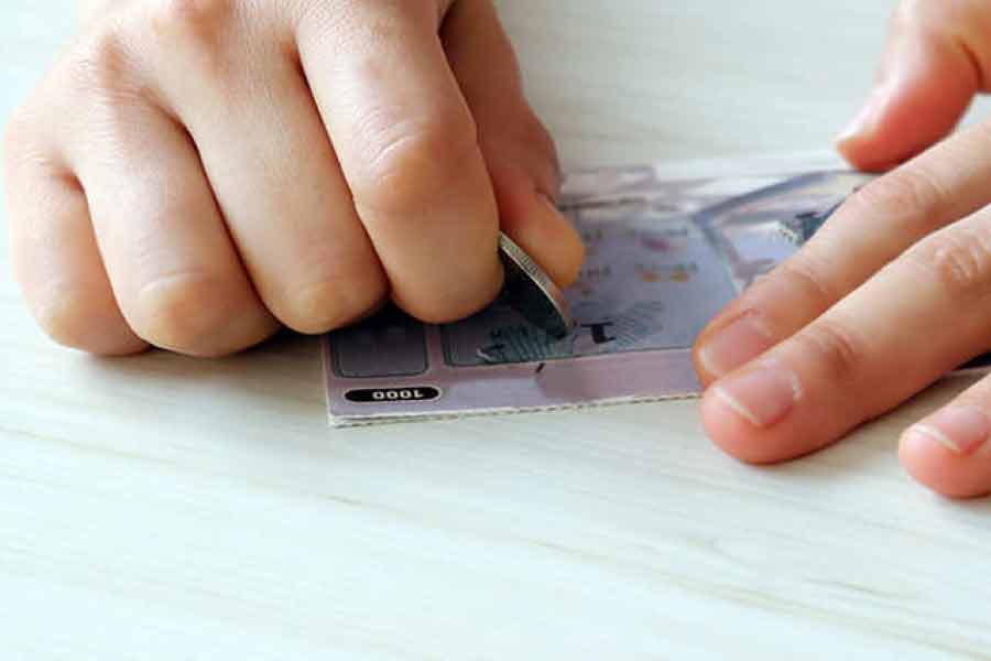 লটারি জেতার পর মায়ের কথাই বেশি করে মনে পড়ছে কেলির। তাঁর কথায়, ‘‘লাকি ড্রয়ে যখন নম্বরগুলো এল তখনও জানতাম, মা এখনও আমার আশপাশেই রয়েছেন। তবে আমি এখনও হতচকিত!’’ 