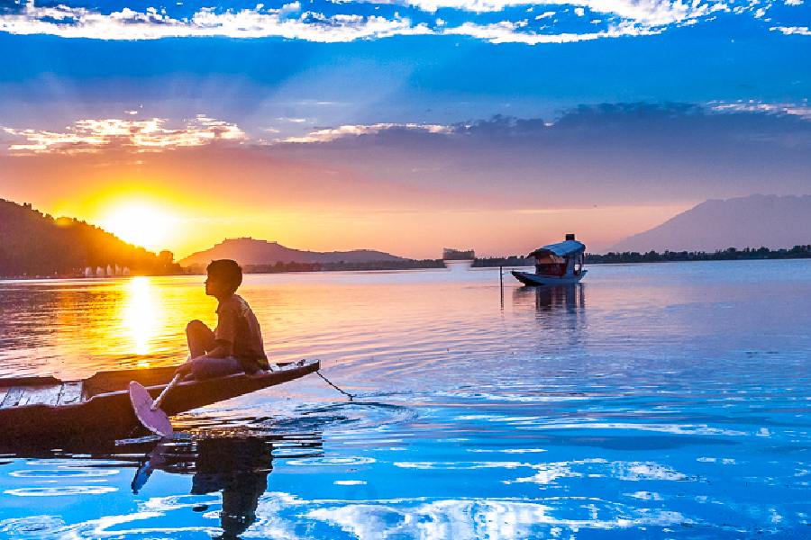 পর্যটনের হাত ধরে পুঞ্চ, রাজৌরি, জম্মু এবং কাশ্মীর উপত্যকার বিভিন্ন অংশে কর্ম সংস্থানেও জোয়ার এসেছে।