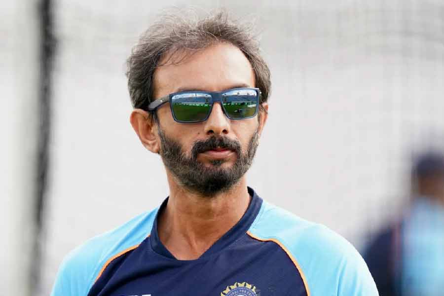 বিক্রম রাঠৌর: বিশ্বকাপ জয়ের উদ্দেশ্যে যাওয়া ভারতীয় দলের ব্যাটিং কোচ হিসাবে থাকছেন বিক্রম রাঠৌর। রাঠৌর প্রাক্তন ভারতীয় ওপেনার এবং এর আগে বিশ্বকাপ দলের নির্বাচক কমিটিতেও ছিলেন।