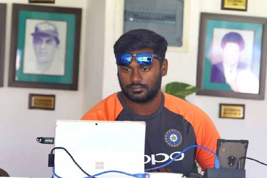 হরি মোহন: নন প্লেয়িং দলের ভিডিয়ো অ্যানালিস্ট। দ্রাবিড় ভারতীয় দলের কোচ হিসাবে দায়িত্ব নেওয়ার পর থেকেই হরি ভারতীয় দলের সঙ্গে প্রত্যক্ষ ভাবে যুক্ত। রাহুল-পরশদের খেলা সম্পর্কে বিভিন্ন তথ্য সরবরাহ করার পাশাপাশি, প্রতিটি ম্যাচের আগে খেলোয়াড় এবং দলের বাকি সদস্যদের ভিডিয়ো দেখিয়ে প্রতিপক্ষ দলের দুর্বলতা এবং শক্তি সম্পর্কে তথ্য সরবরাহ করাই হরির প্রধান কাজ।