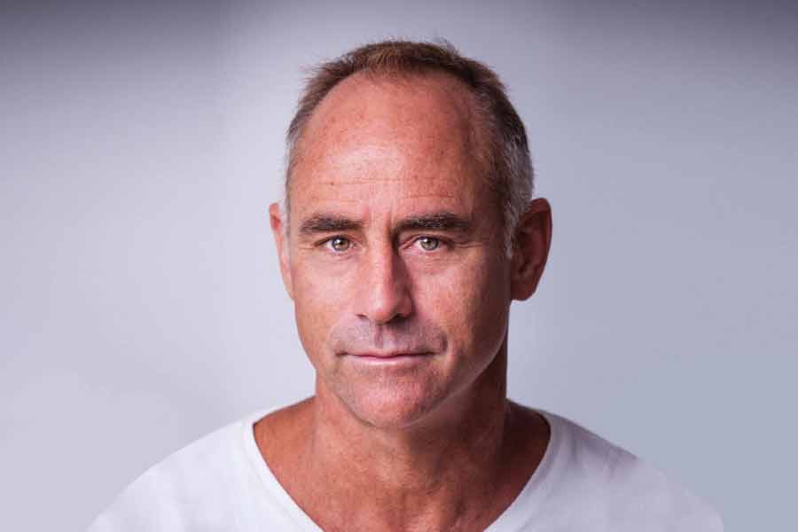 প্যাডি আপটন: টি-টোয়েন্টি বিশ্বকাপে ভারতীয় দলের মানসিক কোচ প্যাডি। দ্রাবিড়ের অনুরোধে আপটনকে দলে নিয়েছিল বিসিসিআই। ২০১১ সালের বিশ্বকাপজয়ী দলের সঙ্গেও আপটন যুক্ত ছিলেন। আপটনের প্রধান কাজ, খেলোয়াড়দের মানসিক স্থিতি ঠিক আছে কি না তা দেখা।