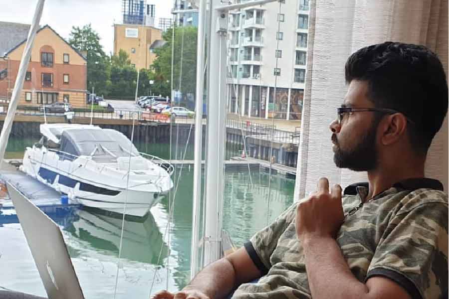 মৌলিন পারিখ: নন প্লেয়িং দলের সদস্য হিসাবে ভারতীয় দলের মিডিয়া ম্যানেজার হয়ে টি-টোয়েন্টি বিশ্বকাপ সফরে গিয়েছেন মৌলিন পারিখ। বিশ্বকাপ চলাকালীন দলের সমস্ত তথ্য সংবাদমাধ্যমে পাঠানোর দায়িত্বে রয়েছেন এই সাংবাদিক। পাশাপাশি সাংবাদিক বৈঠকের তদারকির দায়িত্বেও তিনিই আছেন।