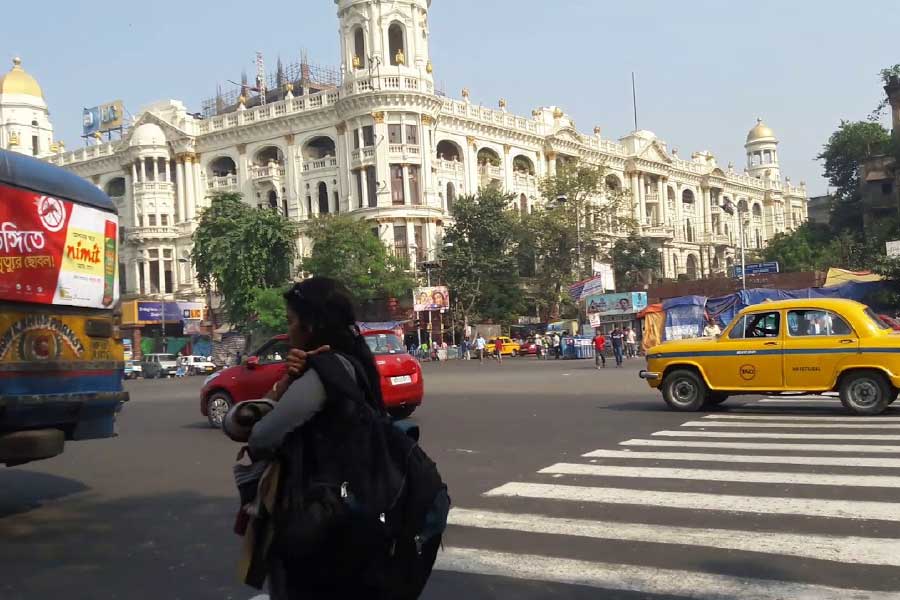 শনিবার দুপুর ১২টা থেকে রানি রাসমণি অ্যাভিনিউ এবং ধর্মতলার মধ্যে সরকারি জায়গায় গাড়ি রাখা যাবে না।