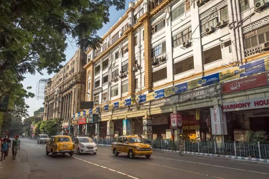 পার্কিং বন্ধ থাকবে চৌরঙ্গি রোড, জওহরলাল নেহরু রোড, ক্যাথিড্রাল রোডে, ক্যুইন্সওয়ে, মেয়ো রোড, স্ট্র্যান্ড রোডে।