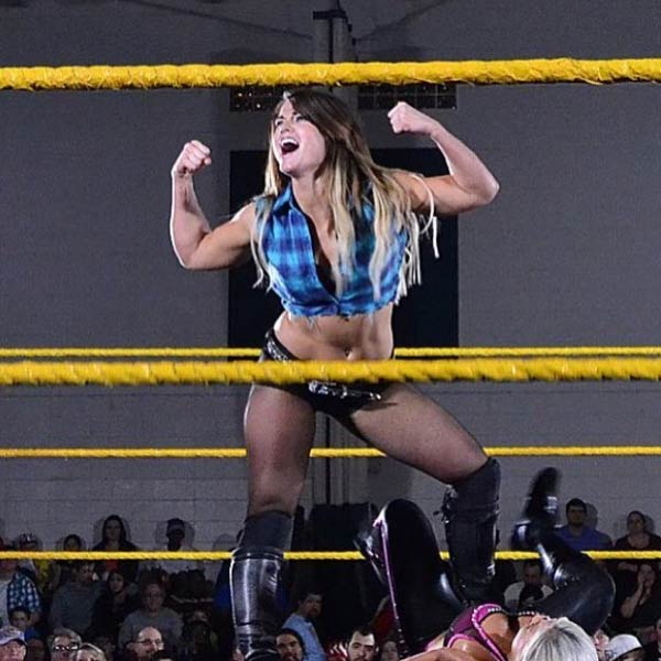 ২০১৫-য় সারা ‘টাফ এনাফ’-এর ষষ্ঠ সিজনে চ্যাম্পিয়ন হন। তার পরের বছর, ২০১৬-য় সারা কেরিয়ারের শেষ ম্যাচ খেলেন। অগস্টে ডাবলস ম্যাচেও নেমেছিলেন রিংয়ে। সঙ্গী ছিলেন লিভ মর্গান। তাঁদের মোকাবিলা ছিল আলিয়া ও বিলির বিরুদ্ধে।