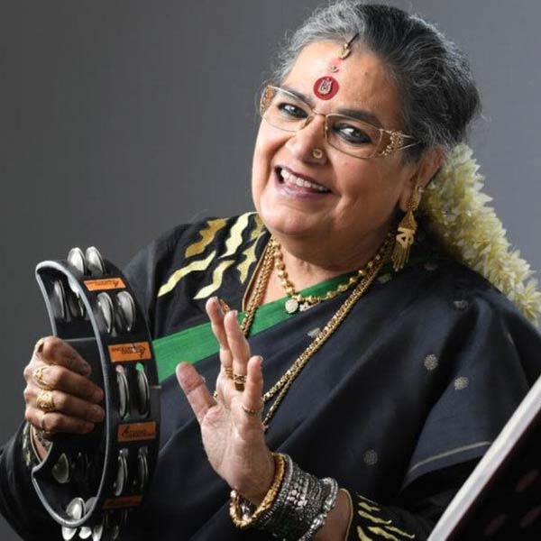 টিভির পর্দায় গায়িকা ঊষা উত্থুপের সাজ মনে ধরে গণেশের। গায়িকার মতো শাড়ি, গয়না পরতে চান বলে বাবাকে জানান গণেশ।