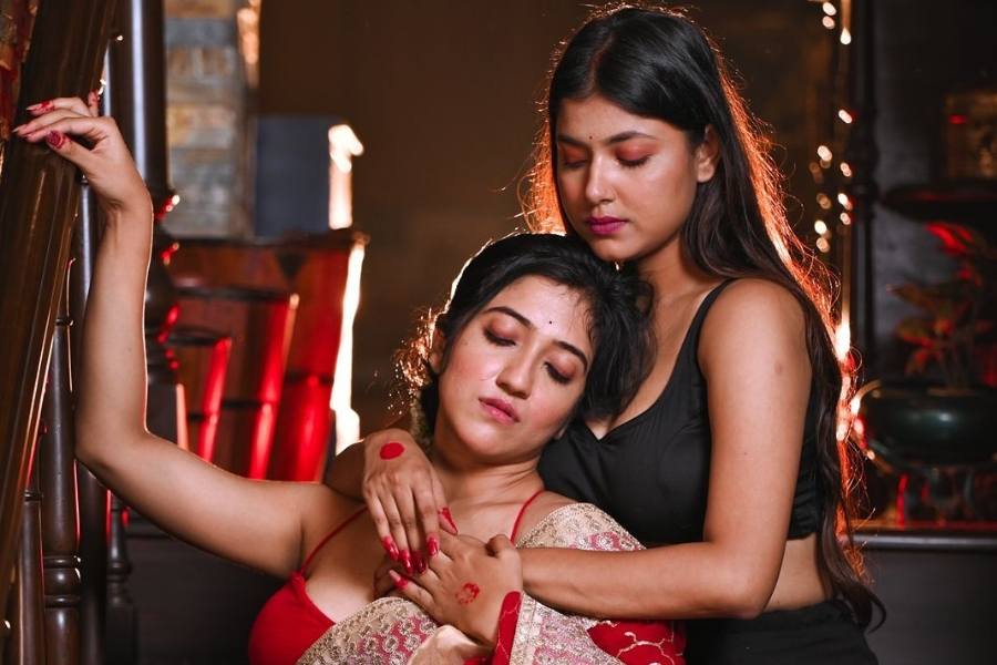 পুজোর আগেই ভারত ও বাংলাদেশ এক হল দুই কন্যের বিয়েতে।  তেমন নজির বড়ই কম। পরিবর্তন আনতে চায় আরও লড়াই।