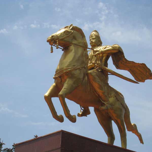 শ্রীলঙ্কার উত্তরাংশ, লক্ষদ্বীপ দখল করেছিলেন রাজ চোল মলদ্বীপের উত্তরাংশও নিজের দখলে এনেছিলেন তিনি।