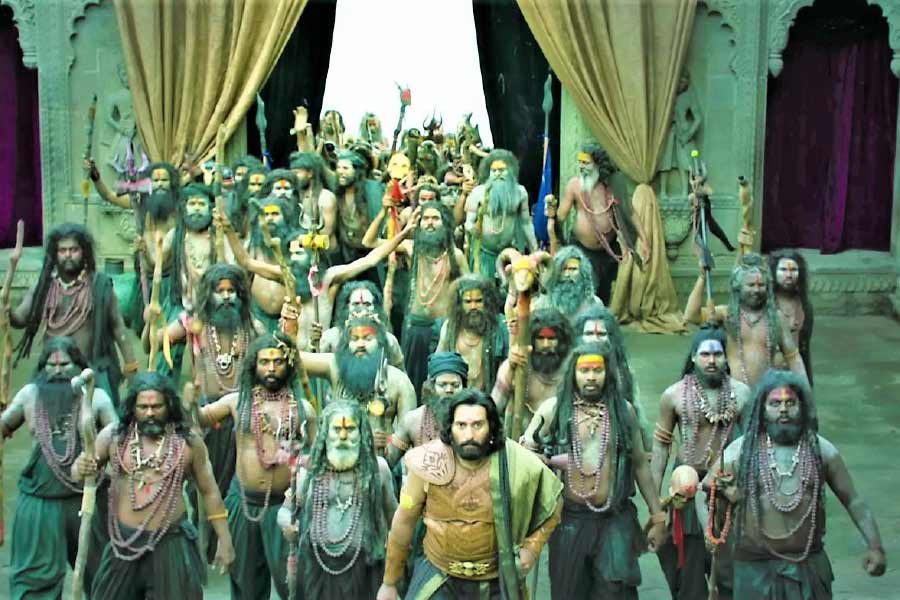 ভেত্রিমারান স্পষ্টই জানিয়েছেন, রাজা রাজা চোল হিন্দু রাজা ছিলেন না। ব্রিটিশ সাম্রাজ্যবাদী শক্তি ভারতে আসার পর ‘হিন্দু’ শব্দের উৎপত্তি হয়েছে বলে জানান তিনি। খ্রিস্টিয় অষ্টম শতকের এক জন শাসককে হিন্দু বলা কতটা যুক্তিগ্রাহ্য, প্রশ্ন তুলেছেন তিনি।