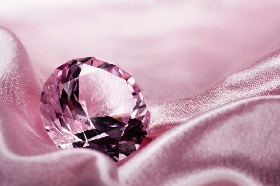 A rare 11.15 carat pink diamond was auctioned in the Hong Kong market, the price will make your eyes pop!