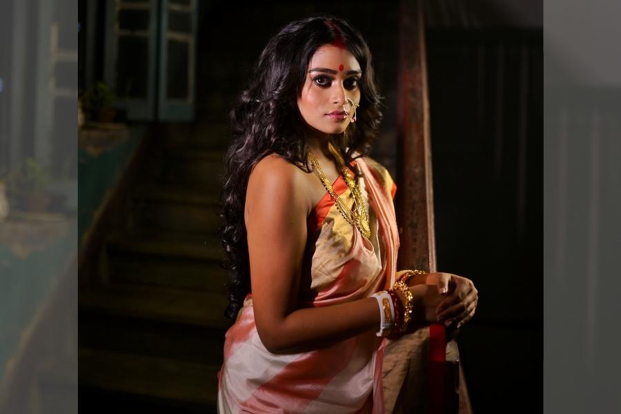 বাঙালির বারো মাসে তেরো পার্বণ। উৎসব তাই বছর জুড়েই। বিসর্জনের সুর কাটতে না কাটতেই কোজাগরীতে ঘর আলো করে আসেন মা লক্ষ্মী।  