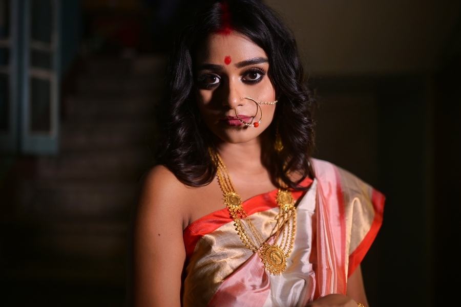 বাঙালি মননে, মেয়ে মানেই সে মা লক্ষ্মী কিংবা মা দুর্গা। অভিনেত্রী শ্রীতমা অবশ্য এই দুই দেবীরই ছায়া খুঁজে পেয়েছেন নিজের মায়ের মধ্যে। তাই চেষ্টা করেন মায়ের মতোই হতে। 