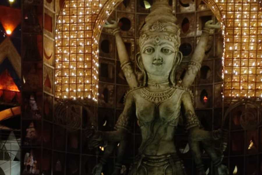 উত্তর কলকাতা খ্যাতনামা পুজোগুলির মধ্যে টালা প্রত্যয় থাকছে এবারের কার্নিভ্যালে ৷ এই পুজোর থিম হল 'ঋতি: দ্য মোশন' । তাঁরা দেখিয়েছেন যে গতির সৃষ্টি হয় প্রাকৃতিক বা মহাজাগতিক প্রক্রিয়ায়, তার বাইরেও উপস্থিত মানুষের সৃজন ও শক্তি দ্বারা সঞ্চারিত গতি ।