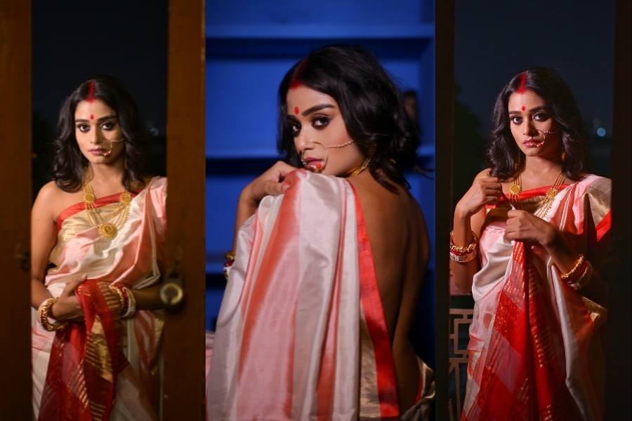 মা লক্ষ্মীর কাছে শ্রীতমার প্রার্থনা একটাই, যাতে সব প্রতিকূলতার মধ্যেও শিরদাঁড়া সোজা থাকে। সৎ পথেই যেন তিনি ভরে রাখতে পারেন তাঁর লক্ষ্মীর ঝাঁপি।