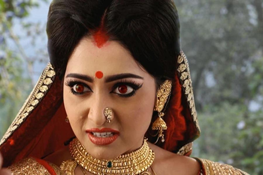 সুদীপ্তা বন্দ্যোপাধ্যায়  ছিপছিপে শরীর, গভীর চোখ, উগ্র রূপটান। রাণী মণিমল্লিকাকে দেখে এক নজরে মনেই হবে না খলনায়িকা তিনি। তবে ‘সাত ভাই চম্পা’ সিরিয়ালে এই রূপেই সুদীপ্তা নজর কেড়েছেন সকলের।  