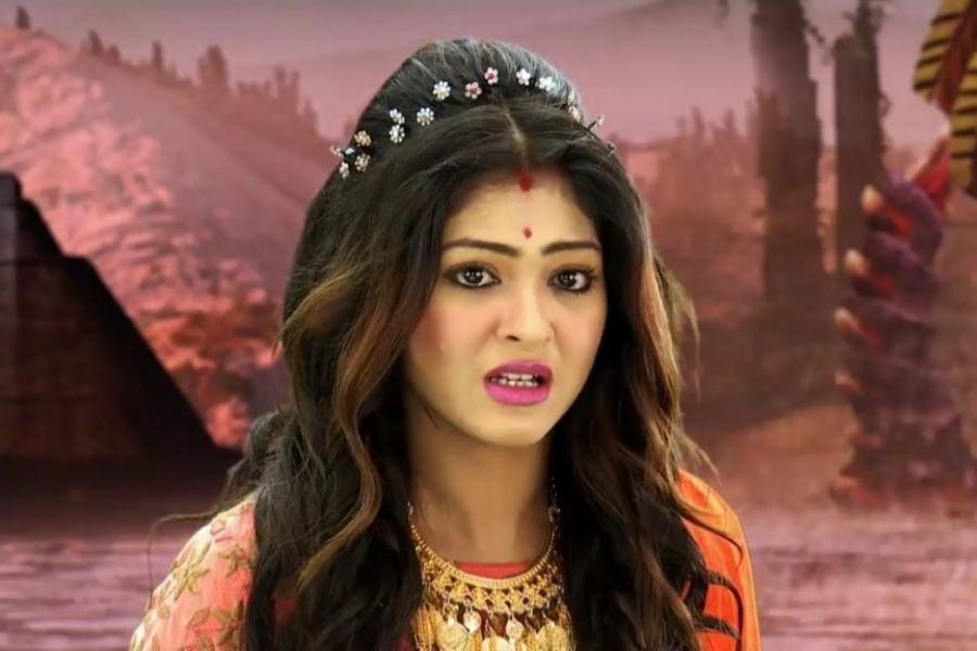 রুকমা রায় ‘বাঘ বন্দী’ খেলা ও ‘প্রতিদান’ এ ডাইনির চরিত্রে নজর কেড়ে ছিলেন অভিনেত্রী রুকমা। প্রশংসা পেয়েছেন আদর্শ মেয়ে বা বউমার চরিত্রেও। দর্শক মহলের একাংশের মতে অভিনেত্রীর একটা এক্স-ফ্যাক্টর আছে, যে কারণে সব সময়েই দর্শকের মন জয় করতে পারেন তিনি। 