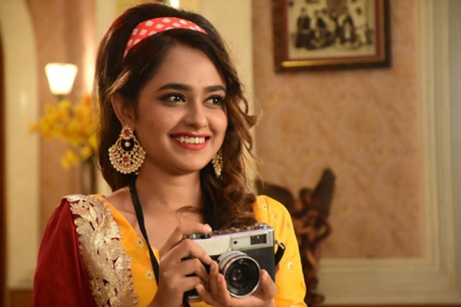 মিশমি দাস অভিনয় শুরু তাঁর সাময়িক বিরতির কথা গুঞ্জন তুলেছিল প্রতি গৃহস্থ ঘরেই। সকলে ভেবেছিলেন, ‘ঊর্মি’ বোধ হয় এ বার আনন্দে সংসার করতে পারবে সাত্যকির সঙ্গে। কিন্তু সে পরিকল্পনায় জল ঢেলে আবারও পর্দায় ফিরে এসেছেন অভিনেত্রী মিশমি দাস।