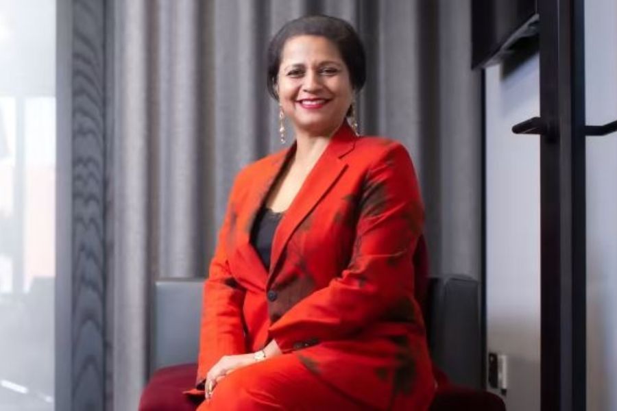 প্রিয়া পল: এপিজে সুরেন্দ্র-র ডিরেক্টর এবং গ্রুপ ম্যানেজমেন্ট কমিটির সদস্য। এবং পার্ক হোটেলের চেয়ারপার্সন। বর্তমানে তিনি ন্যাশনাল কাউন্সিল অব সায়েন্স মিউজিয়ামের সদস্য, জাতীয় পর্যটন পরিষদের উপদেষ্টা এবং দক্ষিণ এশিয়া নারী তহবিলের চেয়ারপার্সন।  