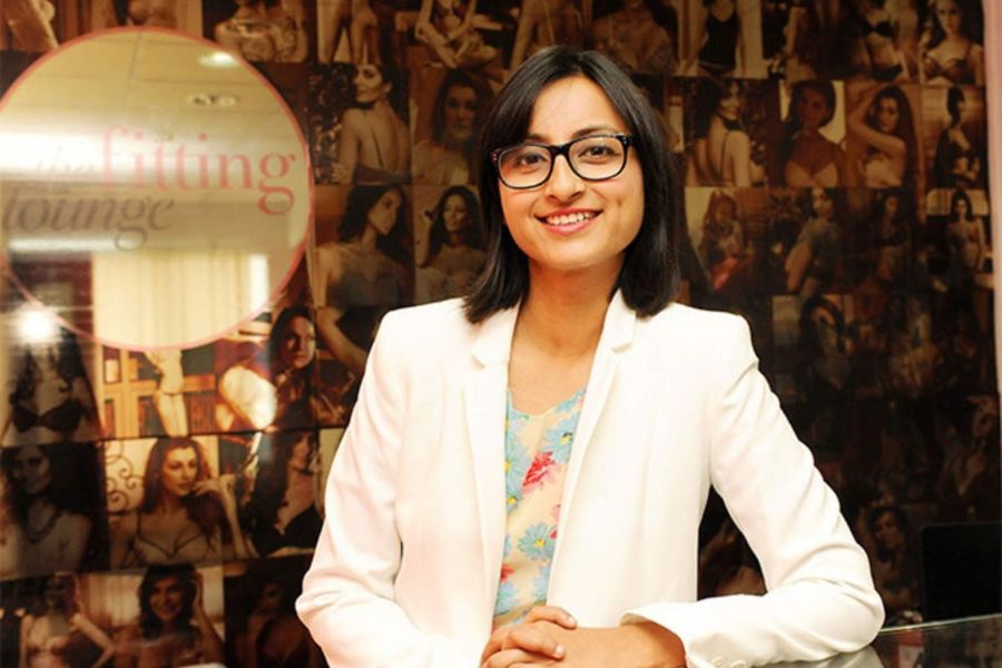 রিচা কর: জিভামে, বহুল জনপ্রিয় অনলাইন অন্তর্বাস কেনাকাটার প্ল্যাটফর্মের সহ প্রতিষ্ঠাতা এবং প্রাক্তন সিইও। ভারতে মহিলাদের অন্তর্বাস কেনা ঘিরে যে লুকোছাপা এবং অস্বস্তি, তা অনেকটাই দূর করতে সক্ষম হয় এই প্ল্যাটফর্ম। 