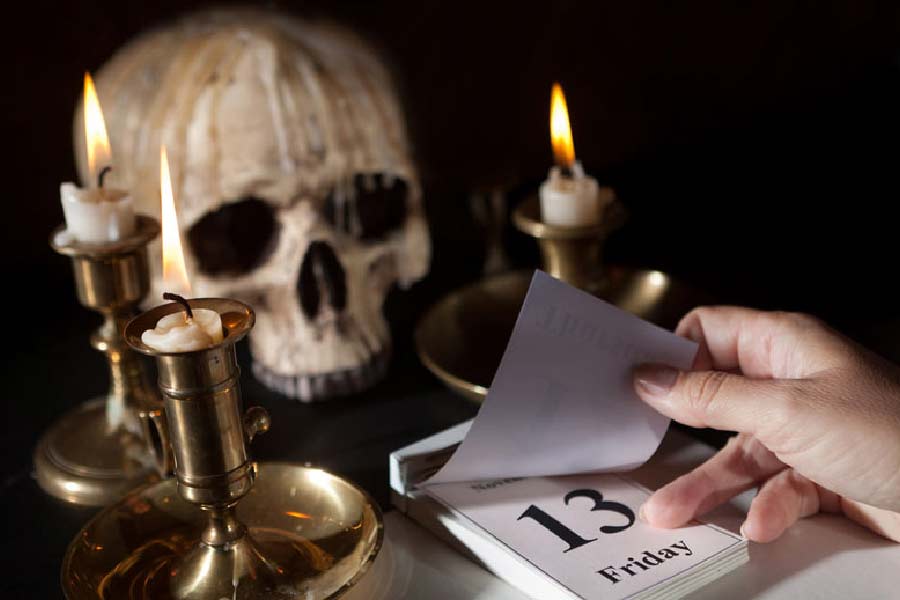 আপনি কি ১৩ সংখ্যাটিকে খুব সাবধানে এড়িয়ে চলেন? ১৩ সংখ্যা মানেই সামনে ‘আনলাকি’ শব্দটি ভেসে ওঠে? এই সংখ্যাই যেন সবচেয়ে খারাপ, দুর্ভাগ্য ডেকে আনার জন্য যথেষ্ট— এমনটাই মনে করেন কি?