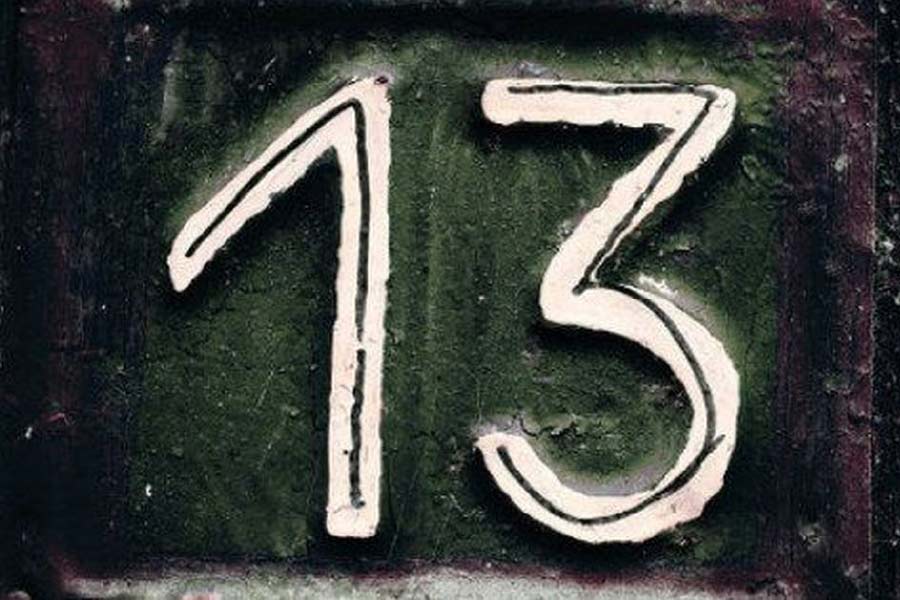 খ্রিস্টান মত অনুযায়ী, ‘দ্য লাস্ট সাপার’-এর সঙ্গেও এই সংখ্যাটি জড়িত। কেউ কেউ বলেন, যিশু নাকি সে দিন ১৩ নম্বর আসনে বসেছিলেন। যদিও বাইবেলে এর কোনও উল্লেখ নেই।