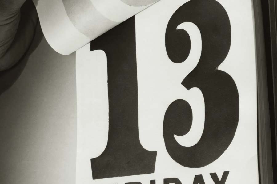 ১৩ এপ্রিল অক্সিজেন ট্যাঙ্কে গুরুতর সমস্যা দেখা দেওয়ায় ‘অ্যাপোলো ১৩’ আবার ফিরে আসে। এই ঘটনা থেকেই বিজ্ঞানীদের মনে ধারণা জন্মায়, ১৩ সংখ্যাটি তাঁদের জন্য অশুভ।