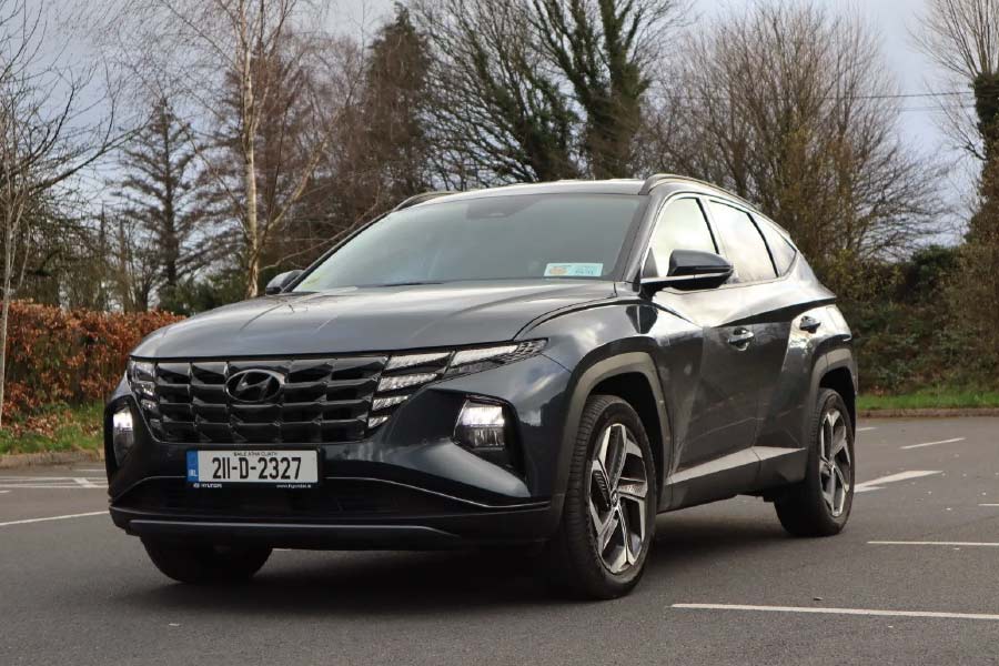 আয়ারল্যান্ডের গাড়ির রেজিস্ট্রেশন প্লেটে যে নম্বর লেখা হয় তাঁর প্রথম দু’টি সংখ্যা যে সালে গাড়িটি কেনা হয়েছে তার উল্লেখ থাকে। যেমন ২০১০ সালে কোনও গাড়ি কেনা হলে প্রথম নম্বরদু’টি ১০, ২০১১ সালে কোনও গাড়ি কেনা হলে প্রথমে ১১ লেখা হয়ে থাকে।