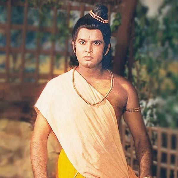 লক্ষ্মণের ভূমিকায় অভিনয়ের আগেও সুনীল ছোট এবং বড় পর্দায় মুখ দেখিয়েছেন। রামানন্দ সাগরের ‘বিক্রম বেতাল’ ধারাবাহিকে কয়েকটি পর্বে অভিনয় করার পর মোতি সাগরের ‘দাদা-দাদি কি কহানিয়া’-তেও দেখা গিয়েছিল তাঁকে।