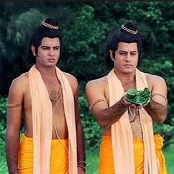 এর পর ২০১৭ সালে ‘আ ডটার্স টেল পঙ্খ’ ছবিতে শেষ বার অভিনয় করতে দেখা যায় সুনীলকে। তার পর আর তাঁকে অভিনয় করতে দেখা যায়নি। মুম্বইয়ের বাসিন্দা সুনীল এখনও অভিনয়জগৎ থেকে নিজেকে পুরোপুরি সরিয়ে ফেলতে পারেননি। স্ত্রী ভারতী পাঠকের সঙ্গে প্রযোজনা সংস্থা প্রতিষ্ঠা করেছেন তিনি। সেই সংস্থার কাজই দেখাশোনার দায়িত্বে রয়েছেন সুনীল।