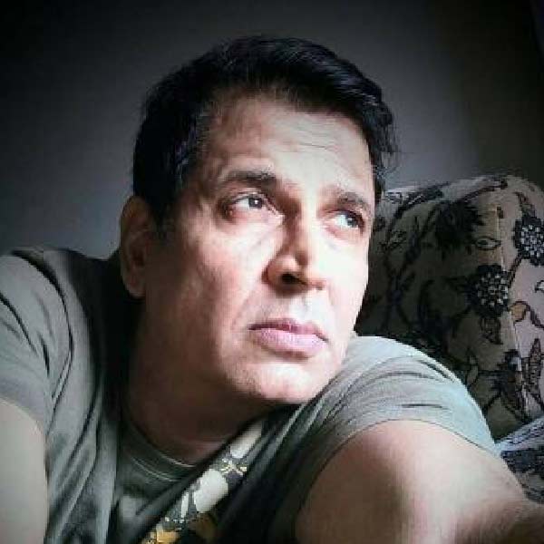 ‘দ্য কপিল শর্মা শো’ এবং ‘সা রে গা মা পা লি’ল চ্যাম্পস’-এর অনুষ্ঠানে অতিথি হিসাবে এসেছিলেন সুনীল। সম্প্রতি ‘আদিপুরুষ’ ছবির প্রথম ঝলক প্রকাশ্যে আসায় তা নিয়ে মুখ খুলেছেন তিনি। আগেকার ‘রামায়ণ’ ধারাবাহিকের সঙ্গে তুলনা করে তিনি জানান, এই ভিএফএক্স, সিজিআই প্রযুক্তি হজম করা কঠিন। ‘‘আগে এক একটি দৃশ্যের জন্য আমরা সকলে মিলে পরিশ্রম করতাম। এখন আর কেউ পরিশ্রম করতে চান না’’ বলেন সুনীল। তাঁর এই মন্তব্য বলিপাড়ায় নতুন ঝড় তুলেছে।