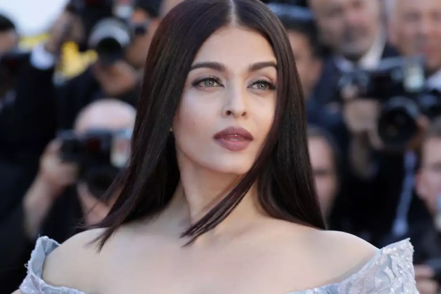 রূপচর্চায় ঘরোয়া টোটকাতেই ভরসা রাখেন ঐশ্বর্যা।