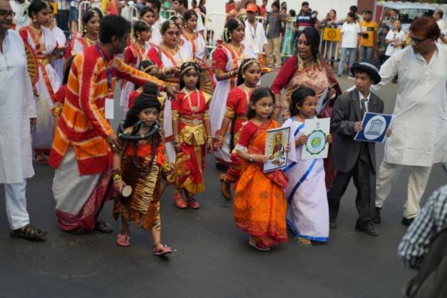 শুধুমাত্র প্রাপ্ত বয়স্ক ক্লাব সদস্যরাই নয় সঙ্গে ছিল কচিকাঁচার দল।