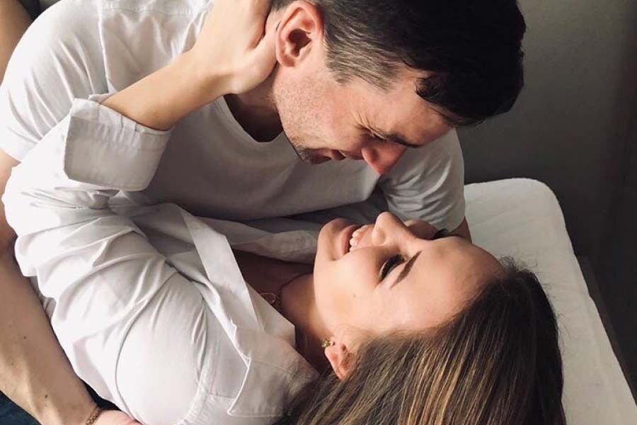 প্রেমিকা ইচ্ছা করে জুলিওর গলায় জোর করে কামড়ে দিয়েছিলেন বলেও দাবি করা হয়।