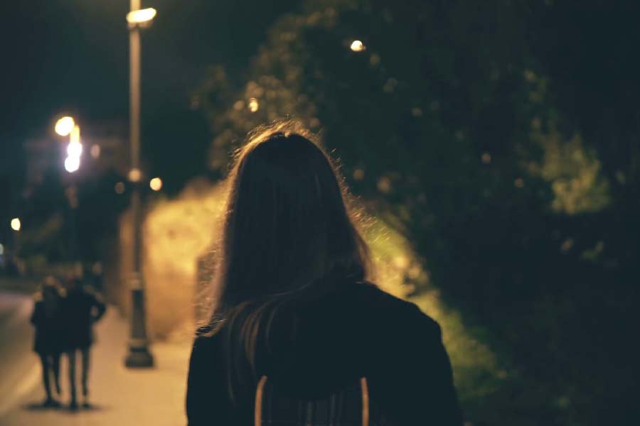 জুলিওর মৃত্যুর খবর পেয়ে তাঁর প্রেমিকা শহর ছেড়ে পালিয়ে যান।