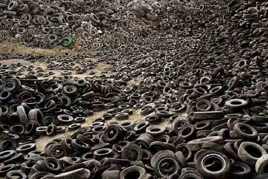 শুভি নিজেই জানিয়েছেন, এমন এমন বর্জ্য তিনি কুড়িয়ে এনে এমন জিনিস তৈরি করেছেন, যা অনেকেই ভাবতে পারেন না। শুভি ফেলে দেওয়া সুতির দস্তানা দিয়ে প্যাকেজিংয়ের জিনিস তৈরি করেছেন। নতুন এক ধরনের তন্তু (ফ্যাব্রিক)-ও তৈরি করেছেন। সেই তন্তু দিয়ে দড়ি বানিয়েছেন শুভি। ওই দড়ি দিয়ে চেয়ার, টেবিল-সহ বিভিন্ন আসবাব গড়েছেন তিনি।