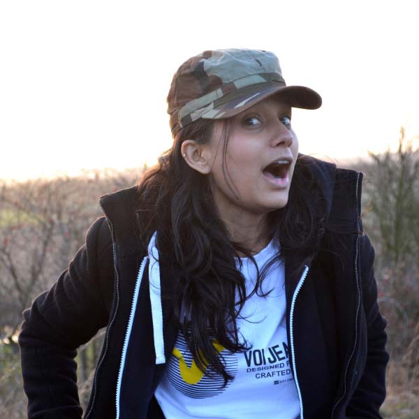 একটি ওষুধ প্রস্তুতকারী সংস্থার বাতিল কিছু সামগ্রী দিয়েও নতুন কিছু জিনিস তৈরি করে ফেলেছেন শুভি। ওষুধের বাতিল প্যাকেটগুলি থেকে অ্যালুমিনিয়াম আর প্লাস্টিক সংগ্রহ করেছেন তিনি। সেই থেকে তৈরি তন্তু বুনে ব্যাগ তৈরি করছেন হায়দরাবাদের কাছে ওয়ারাঙ্গলের কয়েক জন তাঁতি।