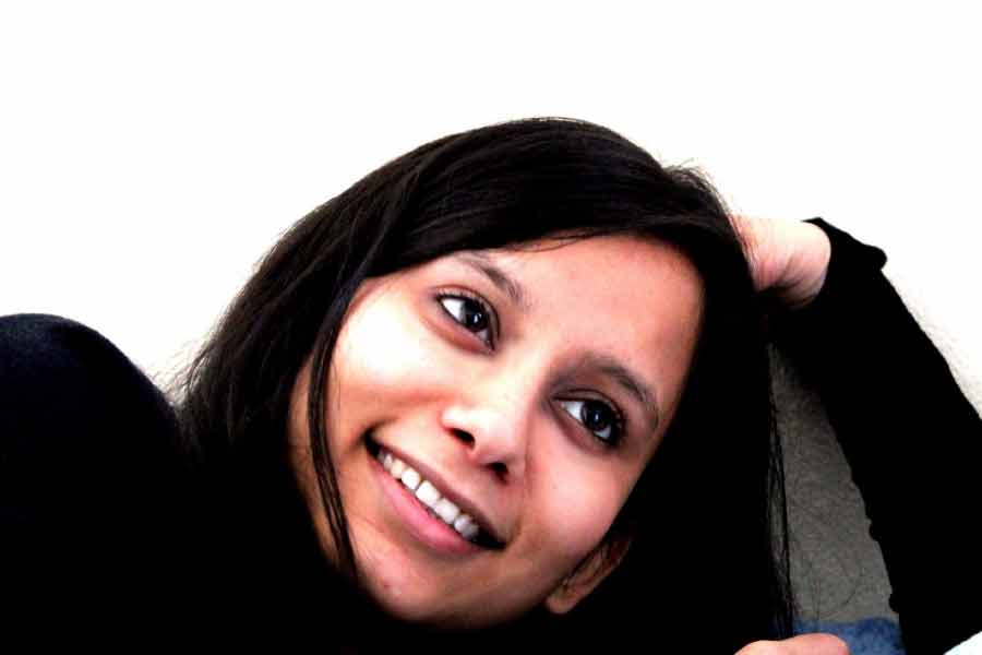 বাতিল কন্ডোম ব্যবহার করেও নিত্যনতুন জিনিস তৈরি করেছেন শুভি। একটি সংস্থায় যত কন্ডোম তৈরি হয়, তার চার থেকে পাঁচ শতাংশ বাতিল হয়ে যায়। সেগুলির প্রক্রিয়াকরণ করে জামাকাপড়ের উপর নকশার কাজ করা হচ্ছে। সবটাই শুভির মস্তিষ্কপ্রসূত। 