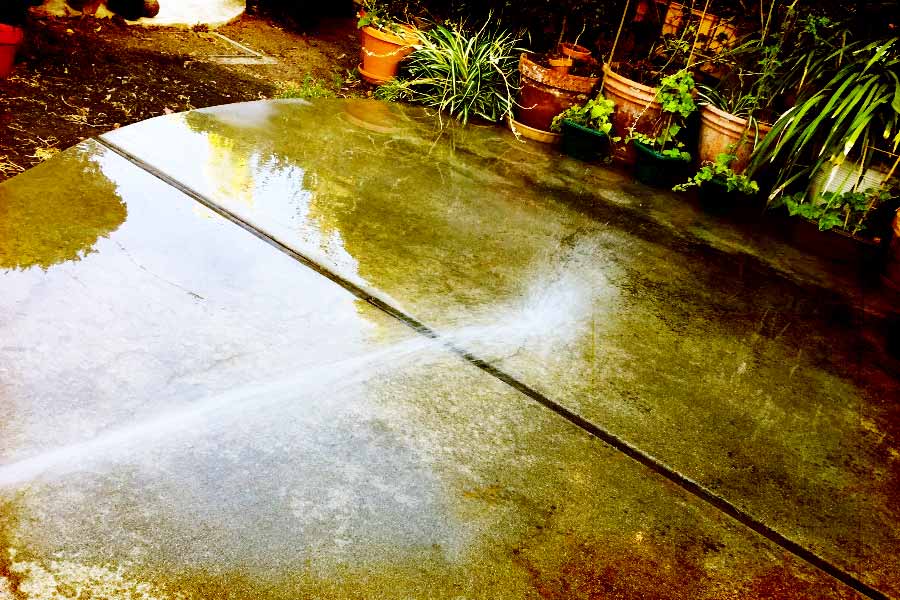 প্রাথমিক তদন্তে জানা যাচ্ছে, অয়নের বান্ধবীর নির্মীয়মাণ বাড়ির দোতলায় অয়নকে খুন করা হয়। তথ্যপ্রমাণ লোপাট করার জন্য দোতলার বিশেষ জায়গাটি জল দিয়ে ধুয়ে ফেলা হয়েছিল।