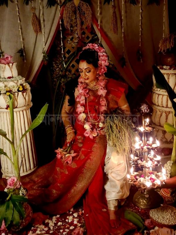 শ্রীলেখা শুধু অভিনেত্রী নন, তিনি একজন সফল মা'ও। নিজের কন্যা ও সারমেয়দের নিয়ে বড় আড়ম্বরে মোড়া তাঁর মাতৃত্ব। 