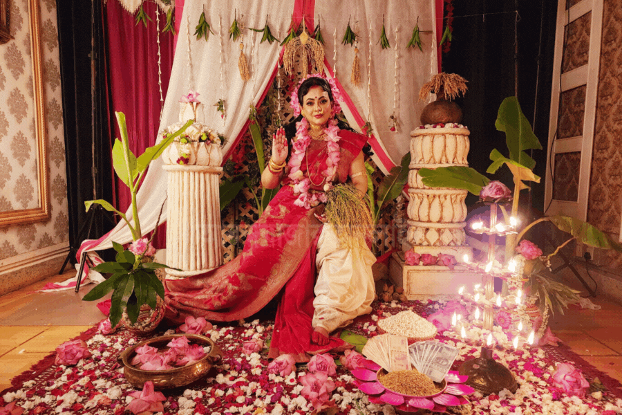 শুধুই সমালোচনা! সে নিয়ে অবশ্য আক্ষেপ নেই কোনও তাঁর। একটা খোলা আকাশের মত মন না হলে তাঁকে চেনা বা বোঝা মুশকিল। তেমন মনের মানুষ কোথায়!