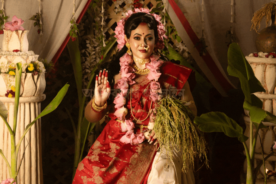 মিথ্যাচার, দ্বিচারিতা পছন্দ করেন না অভিনেত্রী। তাই মঞ্চে উঠে তাক–দুমা–দুম করতে ভালবাসেন না একেবারেই!