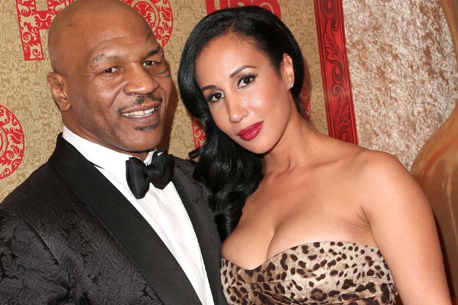 ২০০৭ সালে লেকিহা স্পাইসারকে বিয়ে করেন টাইসন। তৃতীয় স্ত্রীকে আদর করে ‘কিকি’ বলে ডাকেন তিনি। বক্সিংয়ের ভক্ত ১৮ বছরের লেকিহার সঙ্গে টাইসনের দেখা করিয়ে দিয়েছিলেন বক্সিং প্রোমোটার ডন কিং। বহু বছর পর ২০০৯ সালে লেকিহার সঙ্গে ঘর বাঁধেন টাইসন।