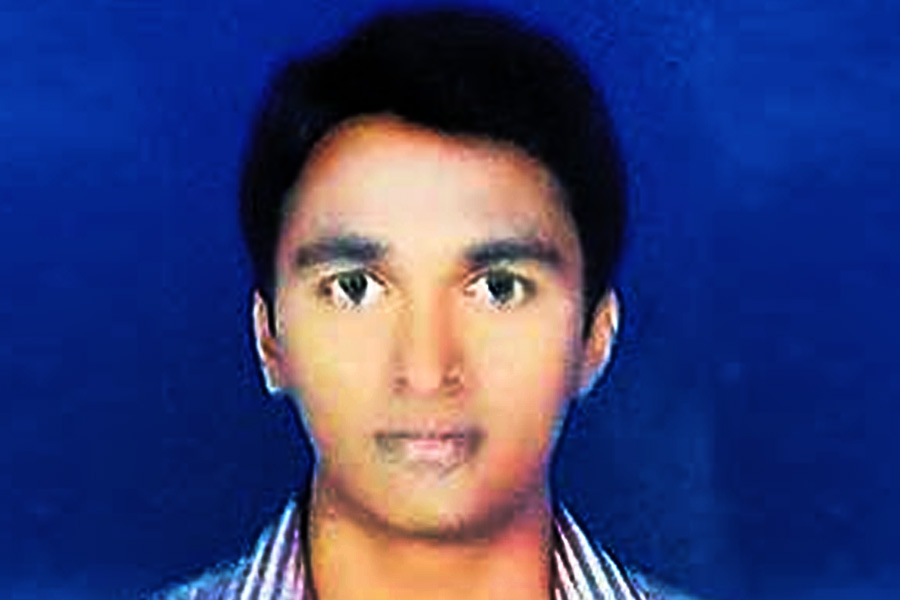 ত্রিকোণ প্রেমের সম্পর্ক এবং তার করুণ পরিণতির নজির নতুন নয়। হরিদেবপুরের আগেও দেশের নানা প্রান্তে এমন অনেক ঘটনায় শিউড়ে উঠতে হয়েছে সকলকে। পুণের প্রমোদ জগতপের কাহিনিও ত্রিকোণ প্রেমের সূত্র ধরে এ ভাবেই সাড়া ফেলে দিয়েছিল।