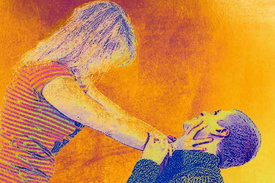 প্রমোদকে প্রথমে অপহরণ করা হয় বলে অভিযোগ। তার পর তাঁকে বেশ কয়েক জন মিলে শ্বাসরোধ করে খুন করে। খুনের পর জ্বালিয়ে দেওয়া হয় প্রমোদের দেহ।